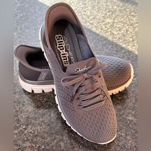 Excellent used condition Skechers Slip Ons. Size 7, gray.